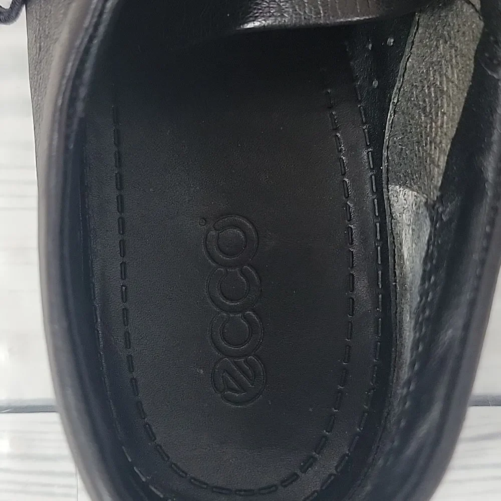 Ecco Sneakers Black Leather Soft 7 Tie Closure Womens Size 9/9.5 ( Eu 40 )